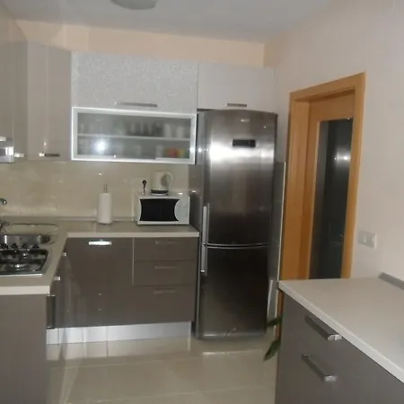 Zeljka Lovreta Макарска